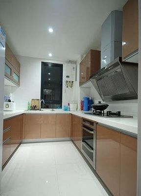 2013廚房裝修效果圖大全與小戶(hù)型廚房案例賞析，兼談衛(wèi)生間用具及日用雜貨批發(fā)選購(gòu)