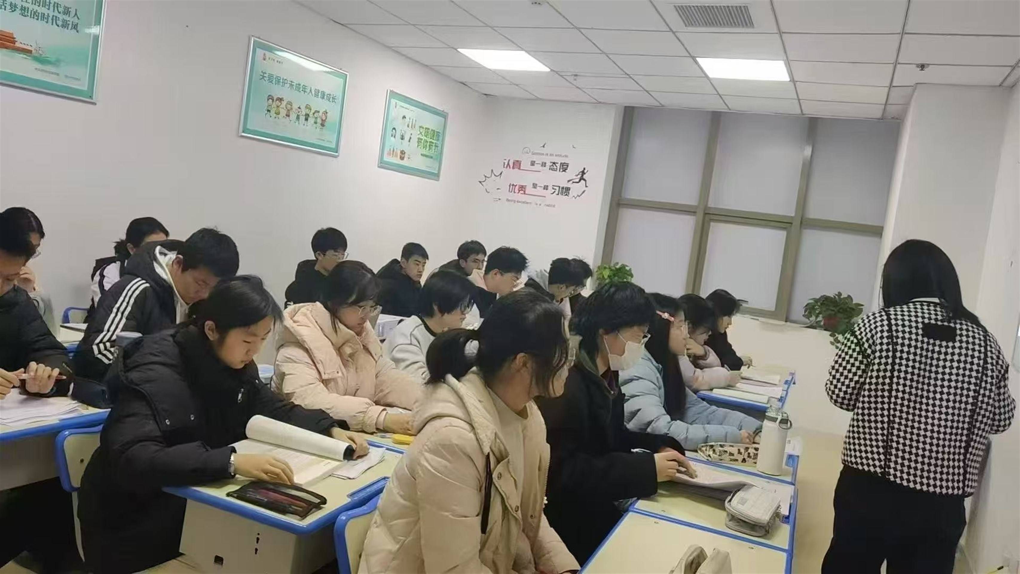 從大學(xué)走向未來 教育咨詢?nèi)绾沃W(xué)子擇業(yè)啟航